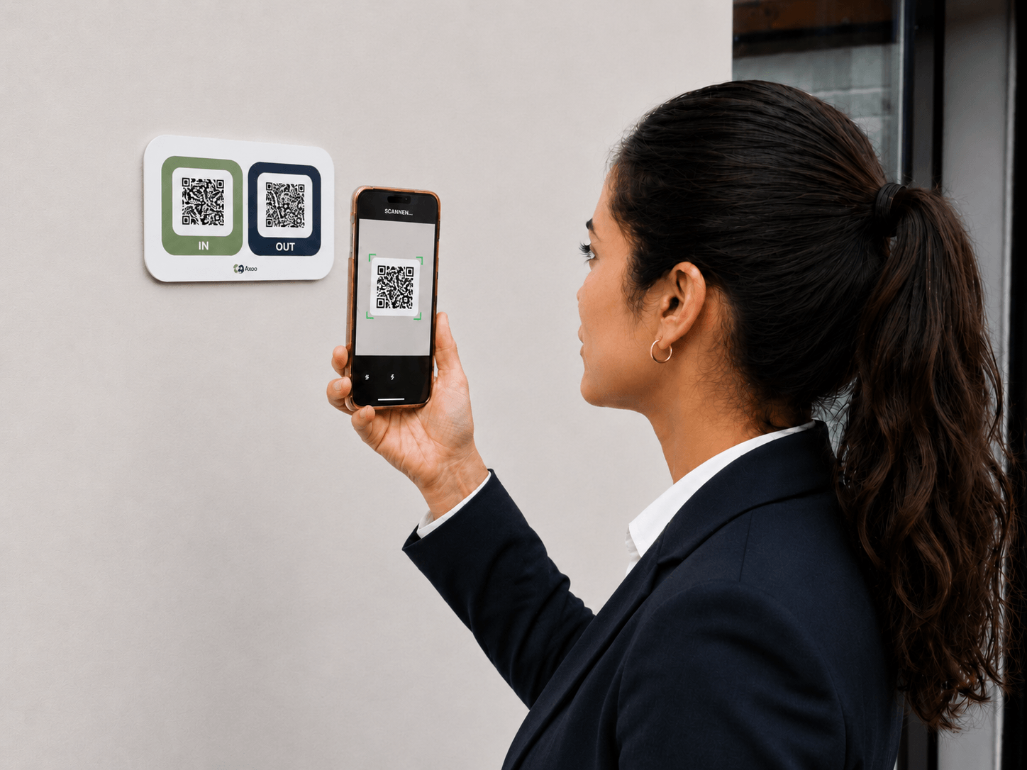 Werknemer scant Axoo ScanTag zonder app te installeren