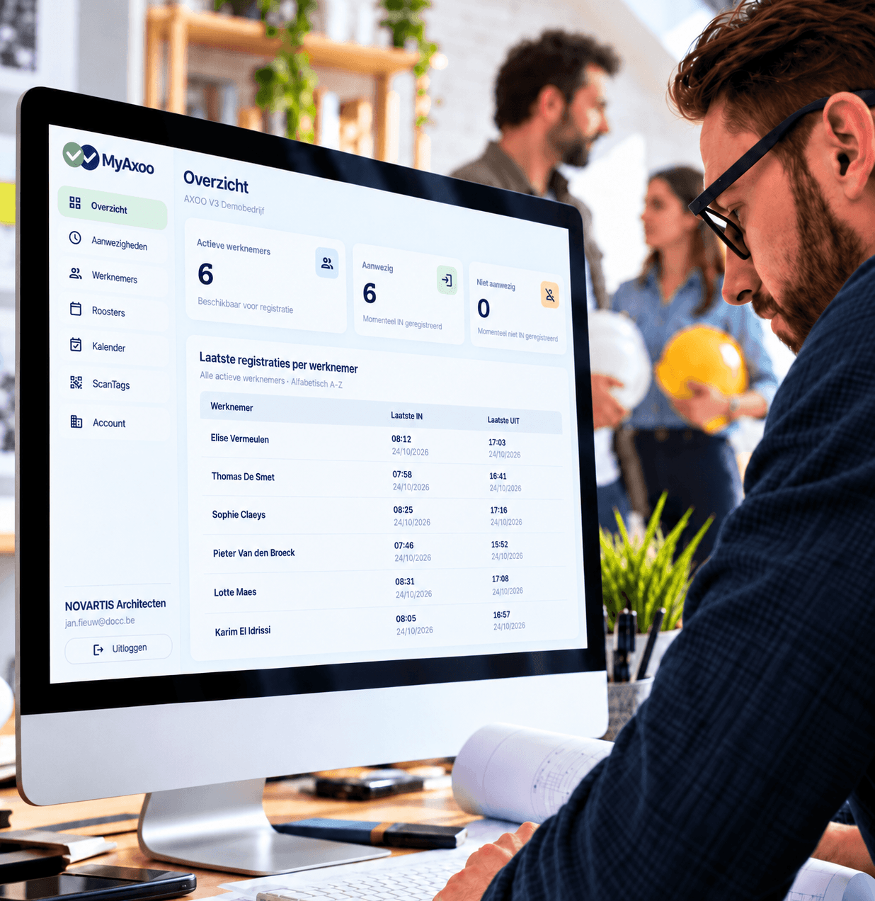 MyAxoo dashboard op een groot scherm in een kantooromgeving